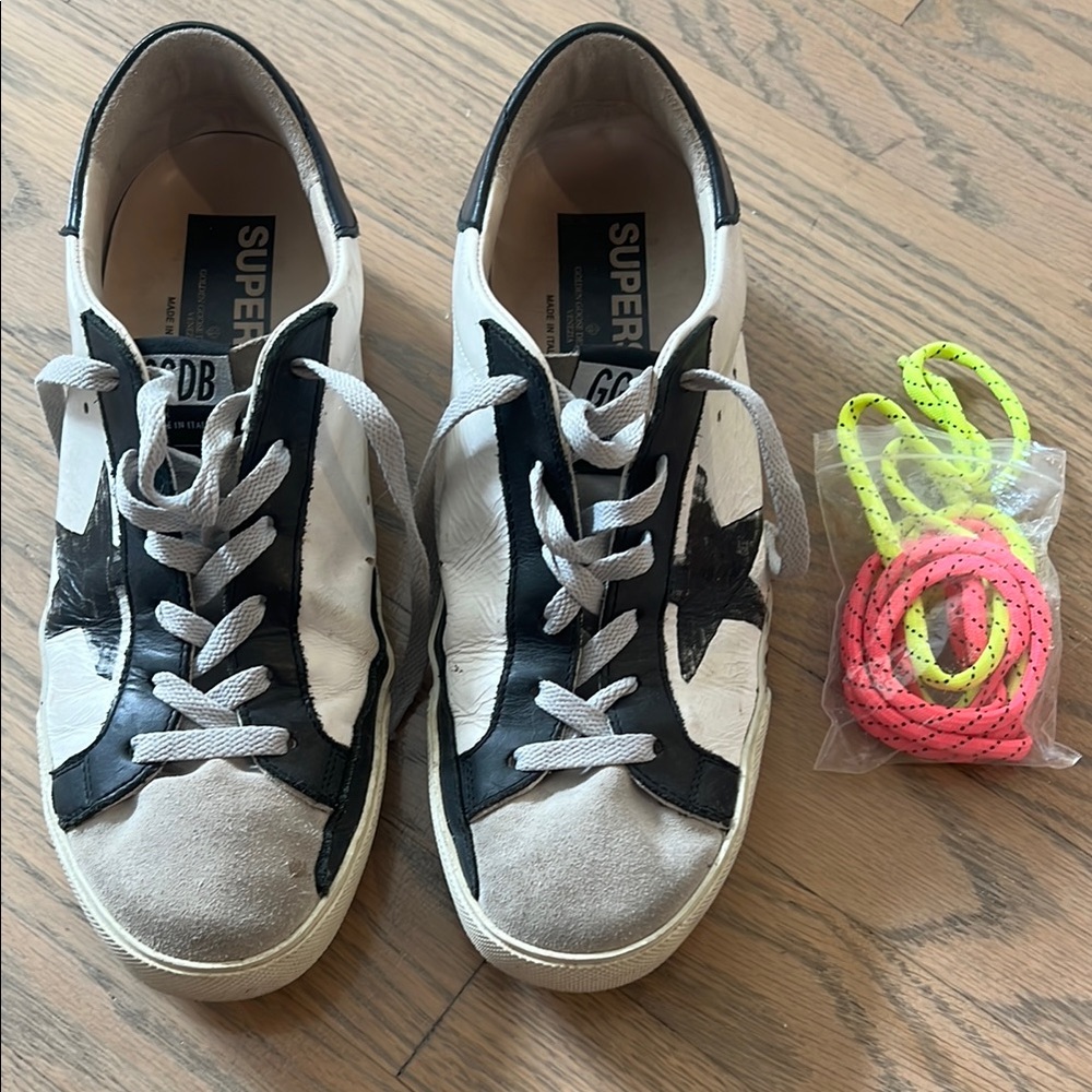 golden goose low top Super Stars.  Sz 40/9
Great used condition.